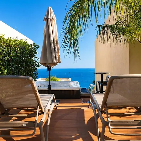 بيت للعطل Azure Coastal Jacuzzi