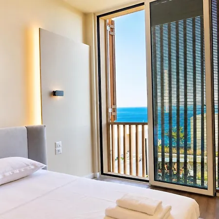 بيت للعطل Azure Coastal Jacuzzi