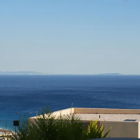 Azure Coastal Jacuzzi Feriehus