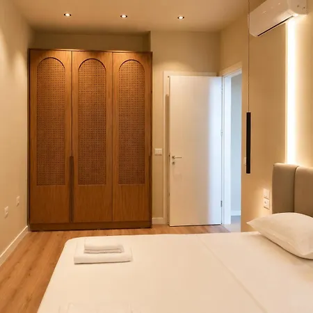 Azure Coastal Jacuzzi فلورا
