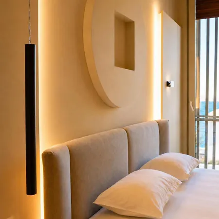 Azure Coastal Jacuzzi Feriehus *