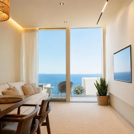 Azure Coastal Jacuzzi بيت للعطل