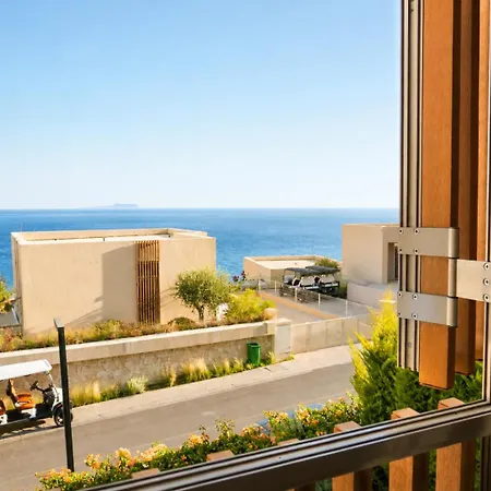 Azure Coastal Jacuzzi بيت للعطل *