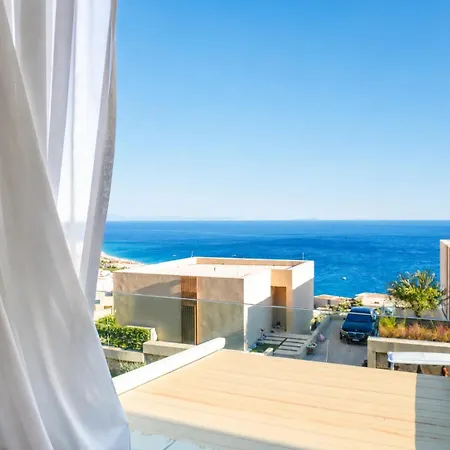Azure Coastal Jacuzzi Feriehus Vlorë