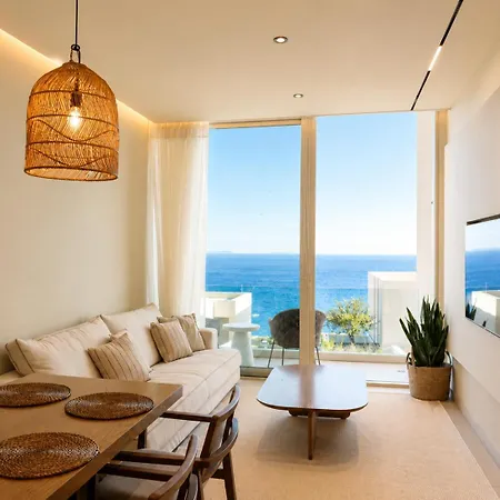 Azure Coastal Jacuzzi Feriehus