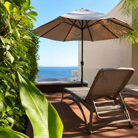 بيت للعطل Azure Coastal Jacuzzi *