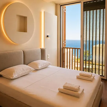بيت للعطل Azure Coastal Jacuzzi *