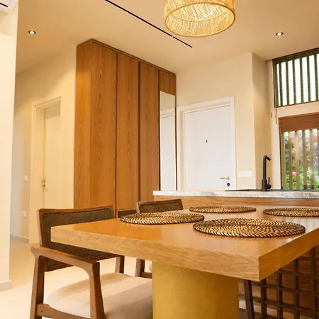 بيت للعطل Azure Coastal Jacuzzi